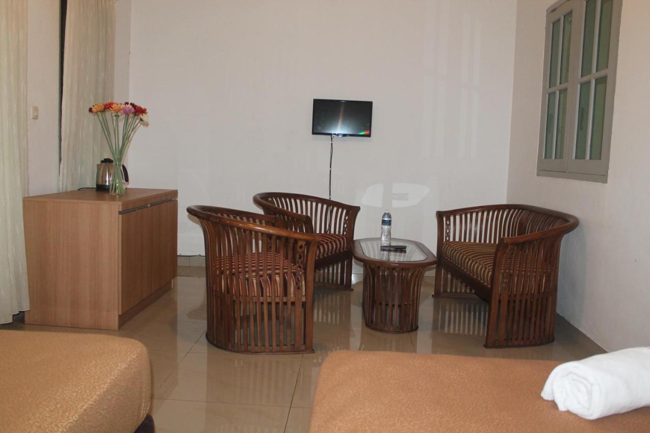 Kamar Keluarga Mahogany